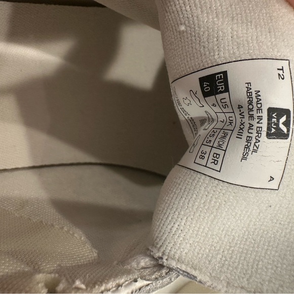 New never worn Veja sneakers - Picture 3 of 6